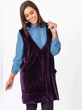 Agnes & Dora V-Neck Velvet Dress Size S